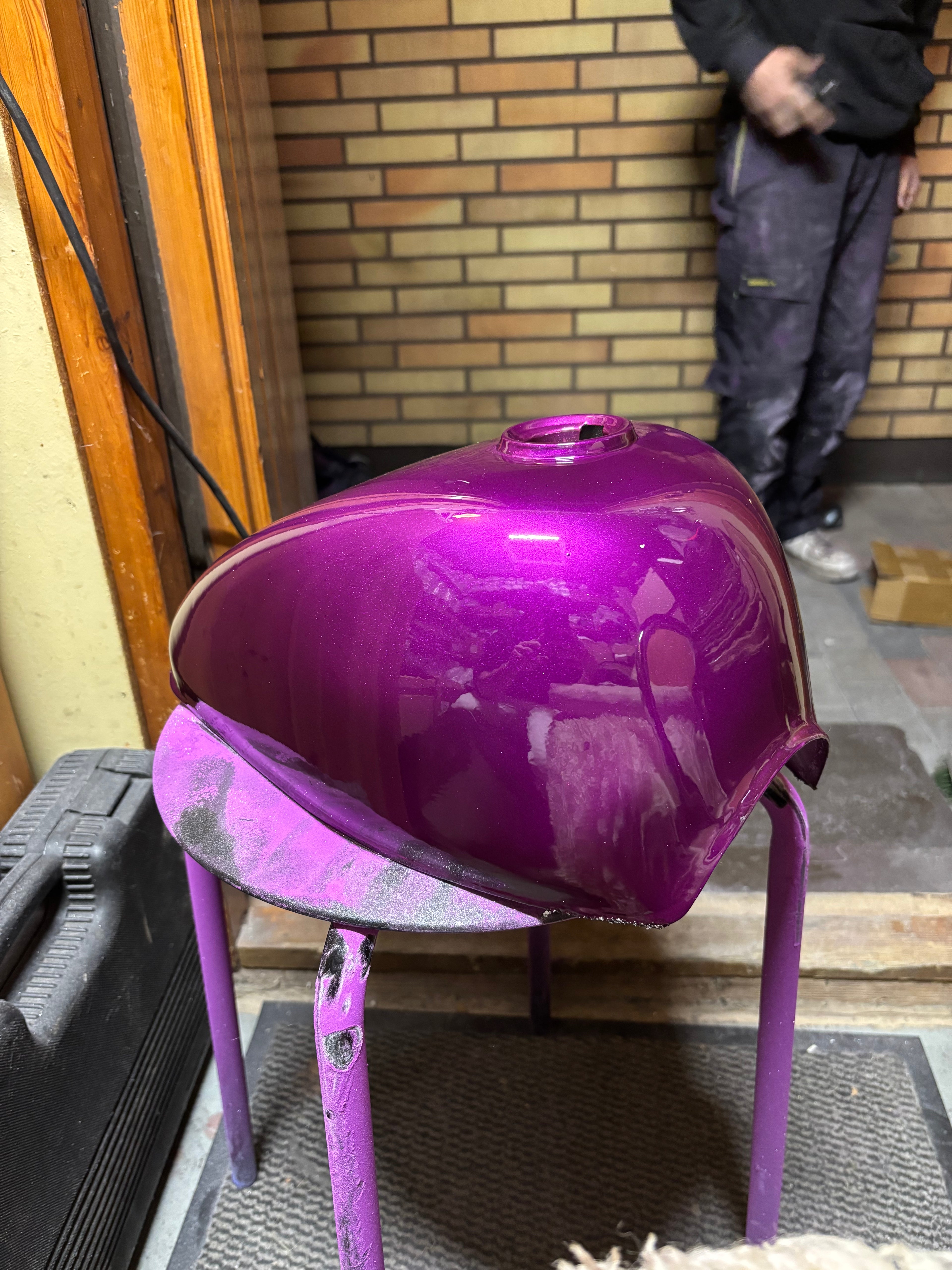 Tankki Illusion Purple Monkey Pulverimaalattu