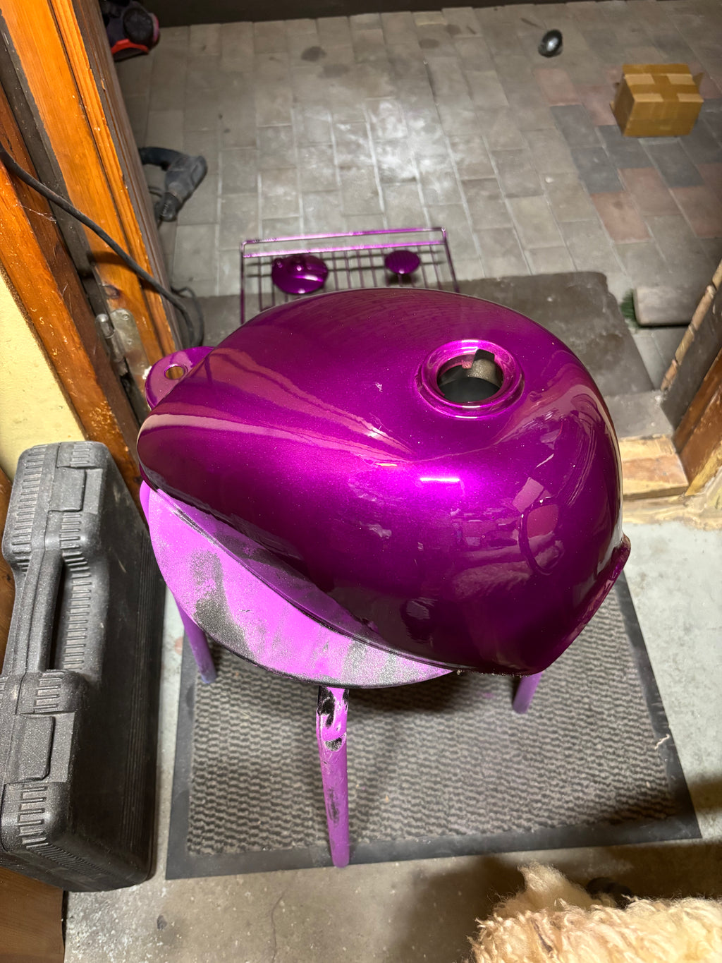 Tankki Illusion Purple Monkey Pulverimaalattu
